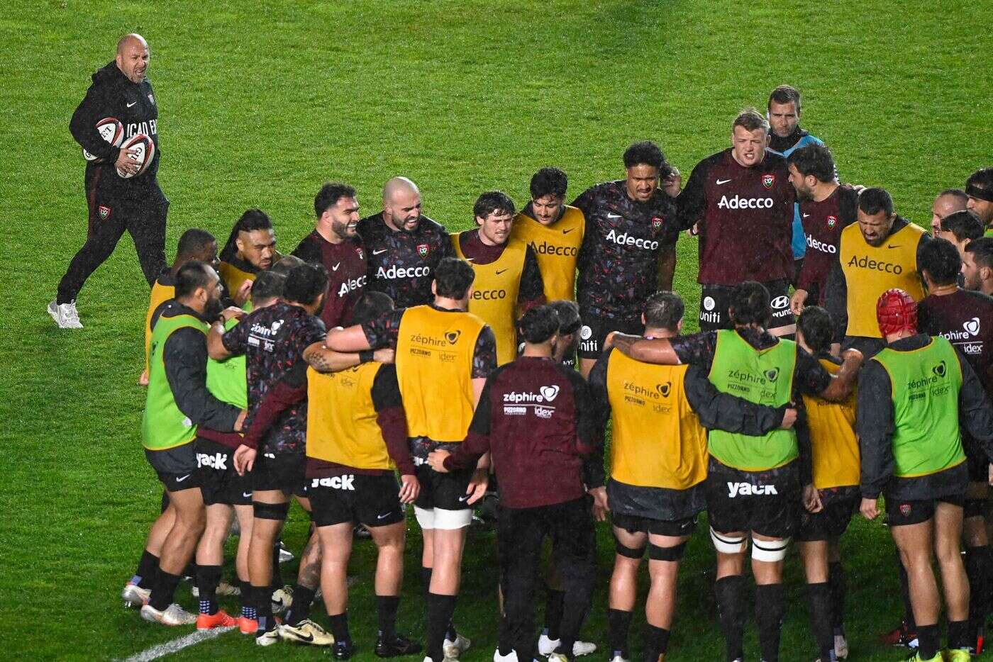 Toulon-Perpignan : une minute d’applaudissements poignante à Mayol en hommage au jeune Nicolas Haddad