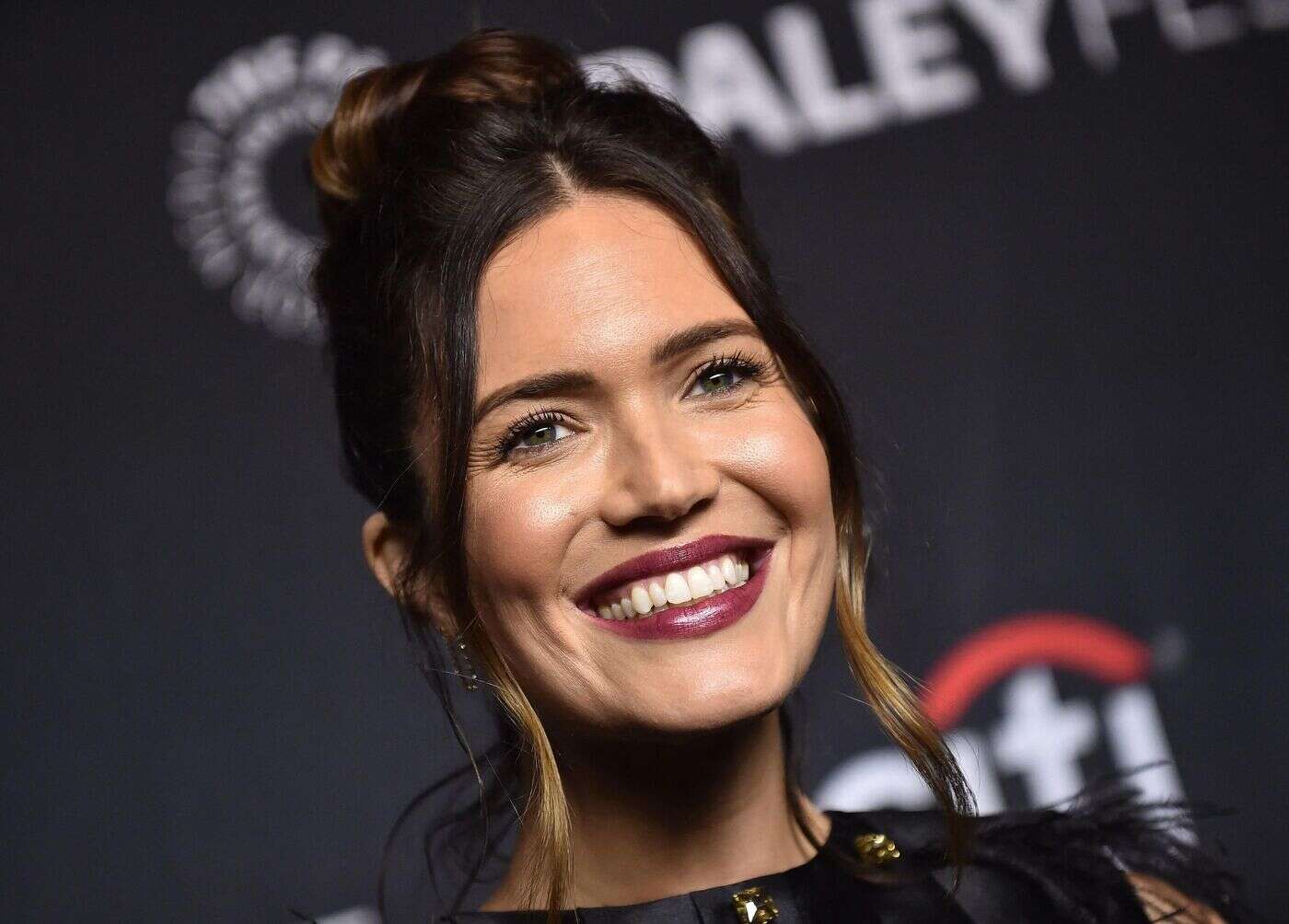 « Quel culot » : Mandy Moore critiquée pour avoir partagé une cagnotte pour aider sa famille suite aux incendies de Los Angeles