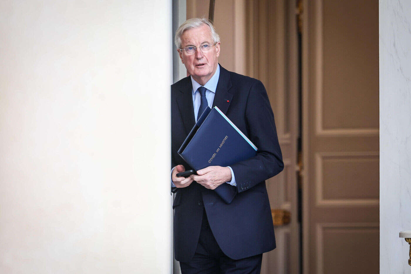 Après son geste sur l’électricité, Barnier annonce qu’il souhaite « sensiblement » baisser les soins de l’Aide médicale d’État