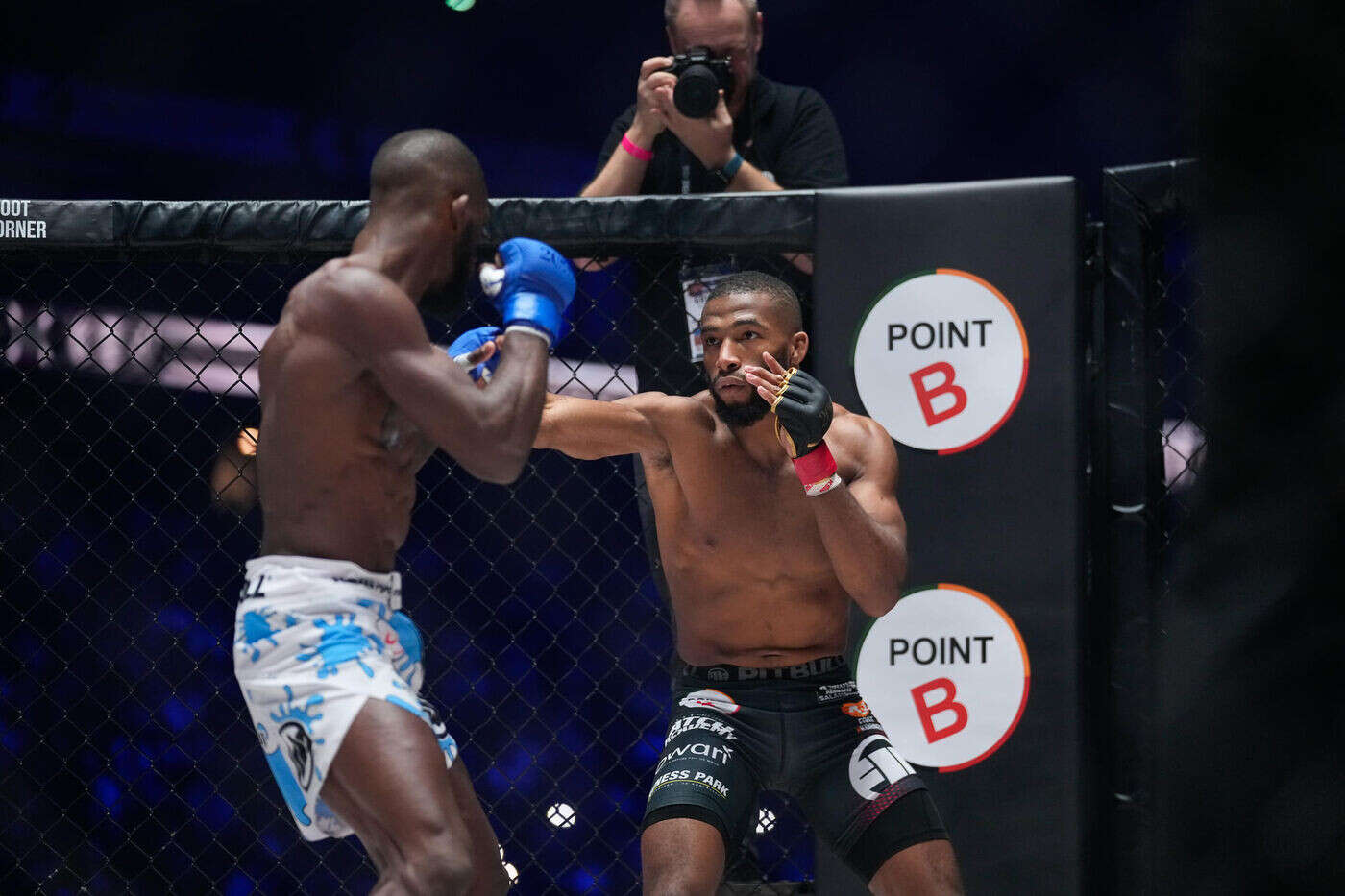 « C’est ma ceinture » : Parnasse met KO Varela, image d’une soirée record pour le MMA français