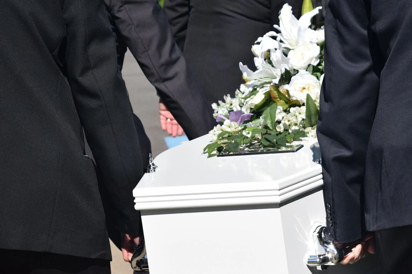 « J’étais mortifiée » : la responsable d’une maison funéraire anglaise conservait des corps de bébés chez elle