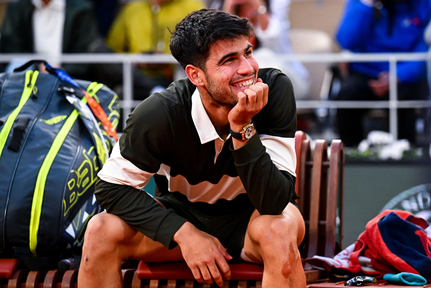 « Sans eux, je n’aurais jamais pu revenir » : Carlos Alcaraz remercie le public de Roland-Garros après la finale