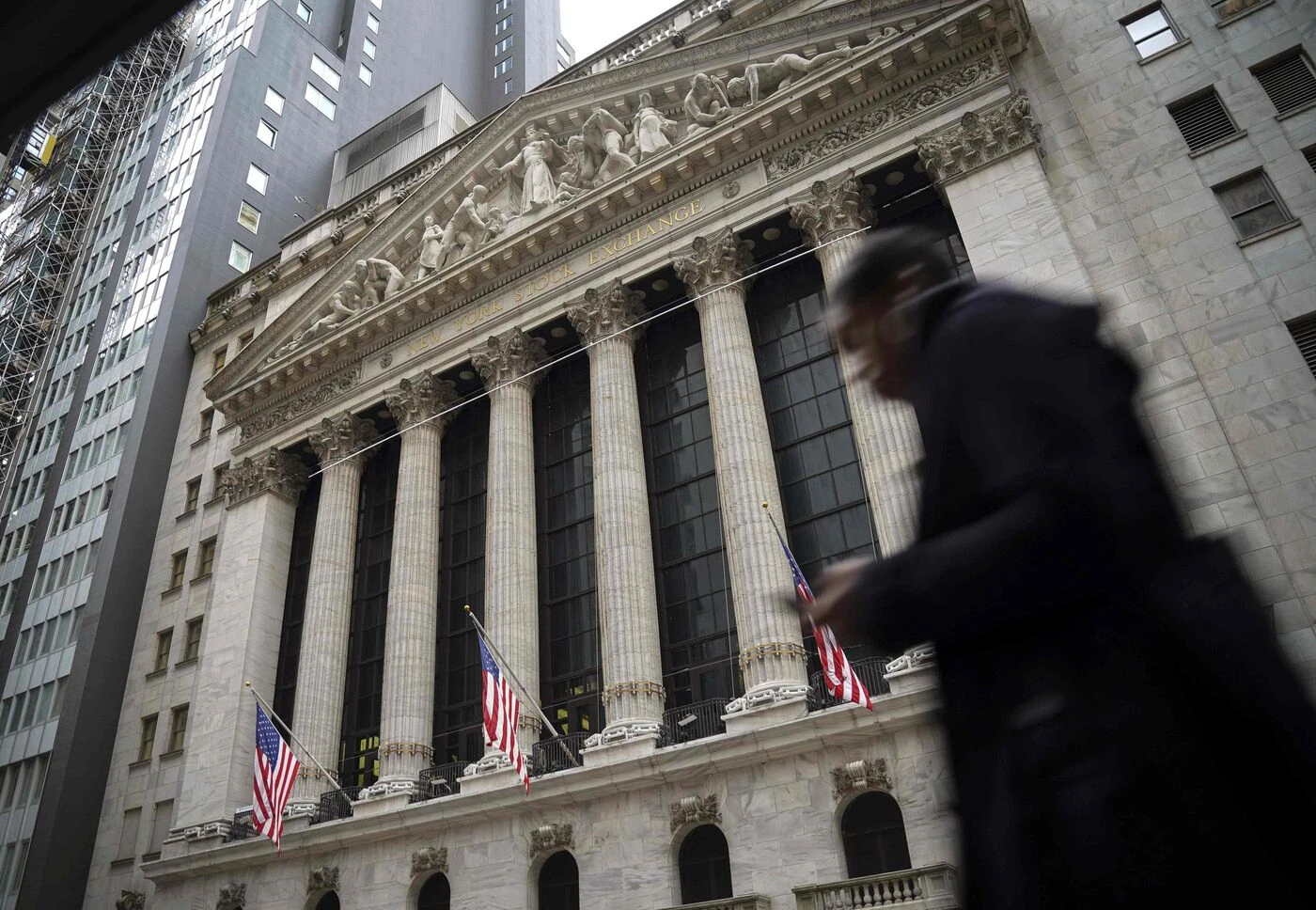 Bonnes performances boursières, repli de l’inflation : le nombre de riches et leur fortune à un sommet en 2025