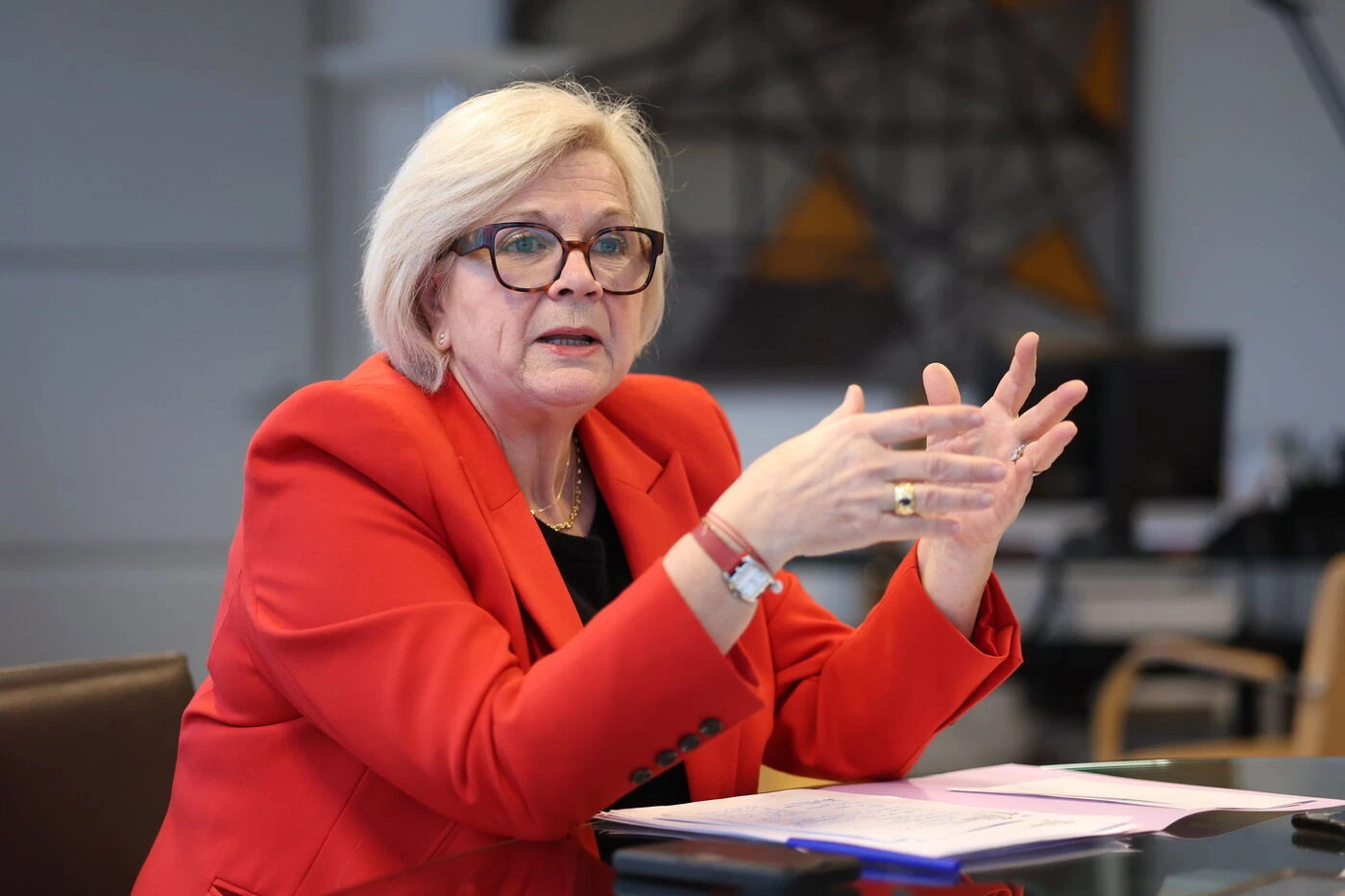 Ménopause : la ministre de la Santé annonce une consultation dédiée dès les premiers symptômes