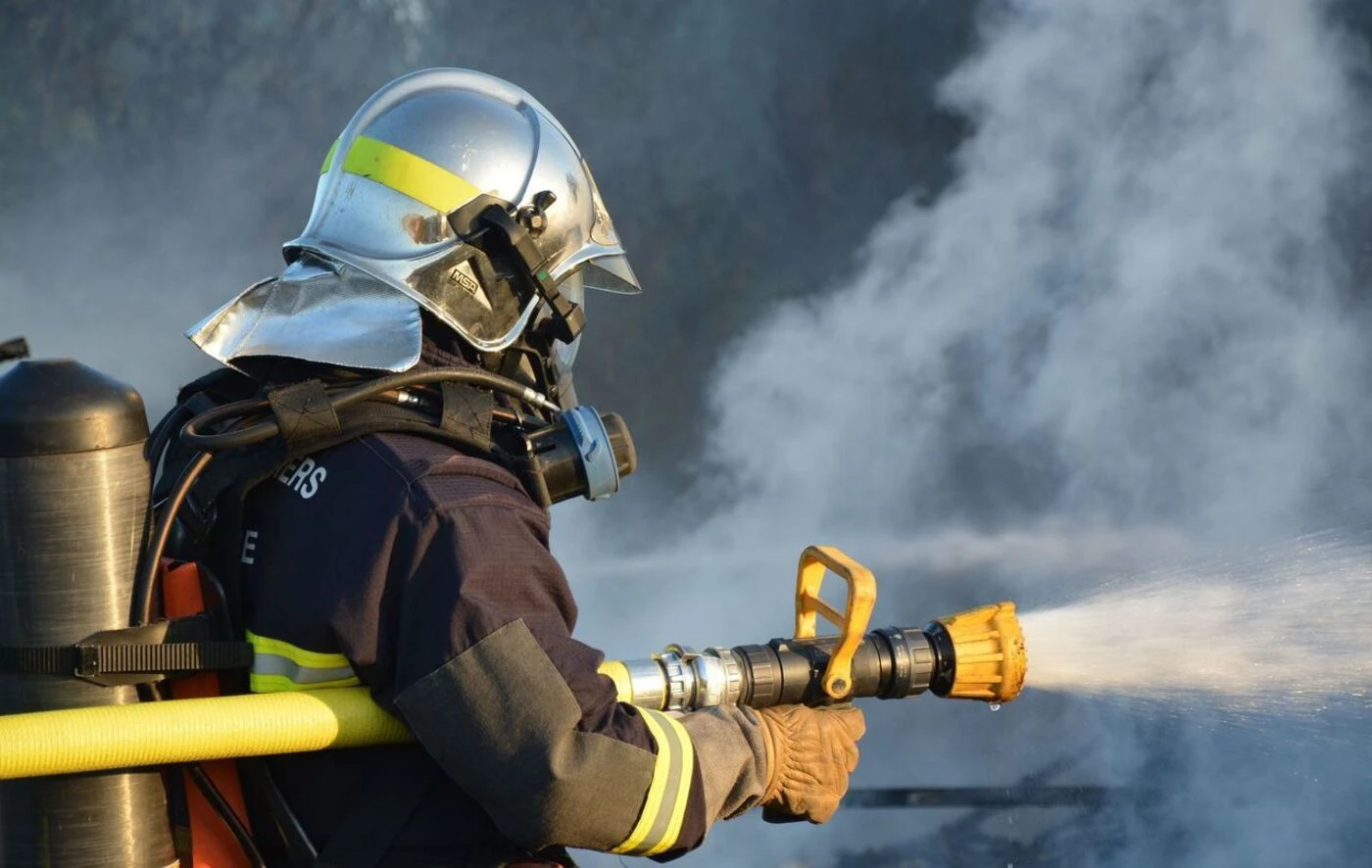 Cergy : il met le feu à son immeuble et finit aux urgences le visage brûlé
