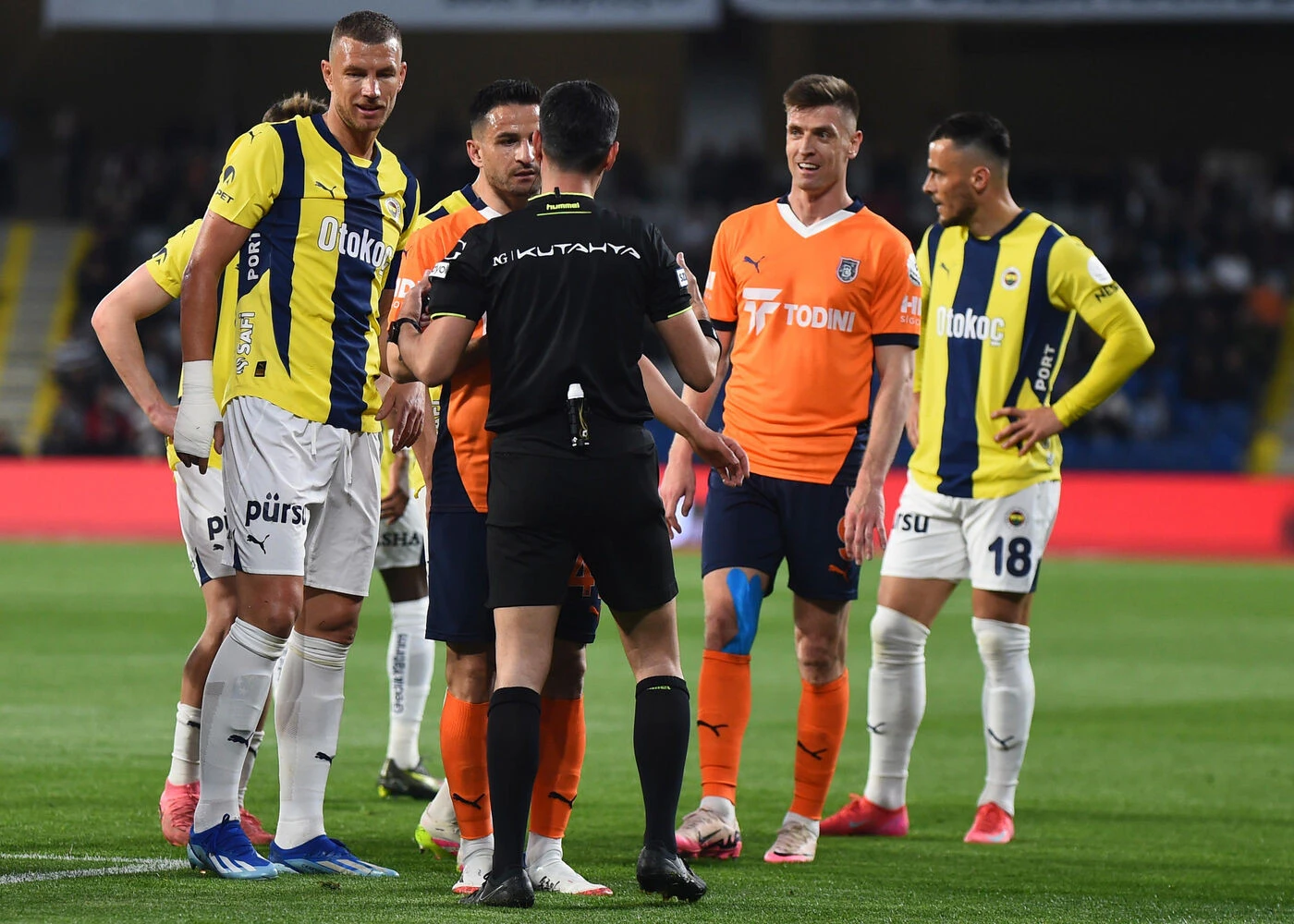 Football : arbitres en prison, 1 000 joueurs convoqués… Le scandale des paris s’élargit en Turquie