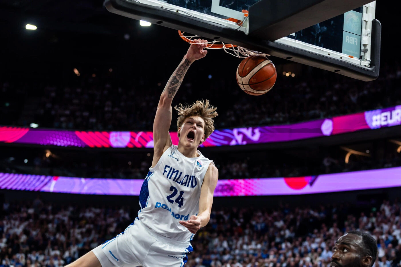 EuroBasket : comment le dunk spectaculaire d’un Finlandais de 18 ans est devenu viral sur les réseaux sociaux