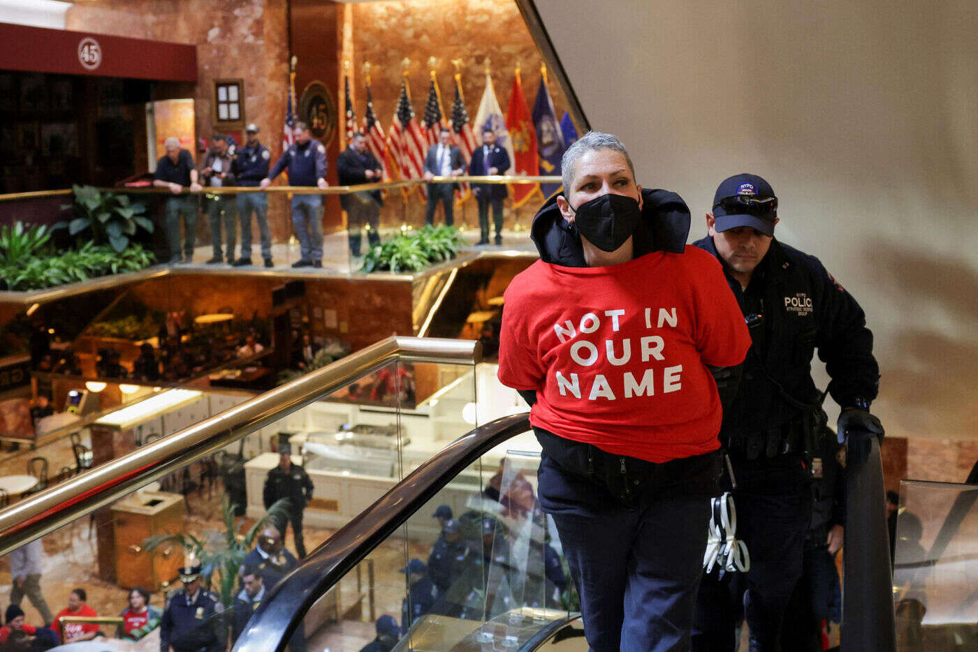 New York : des militants juifs propalestiniens mènent une opération coup de poing dans la Trump Tower