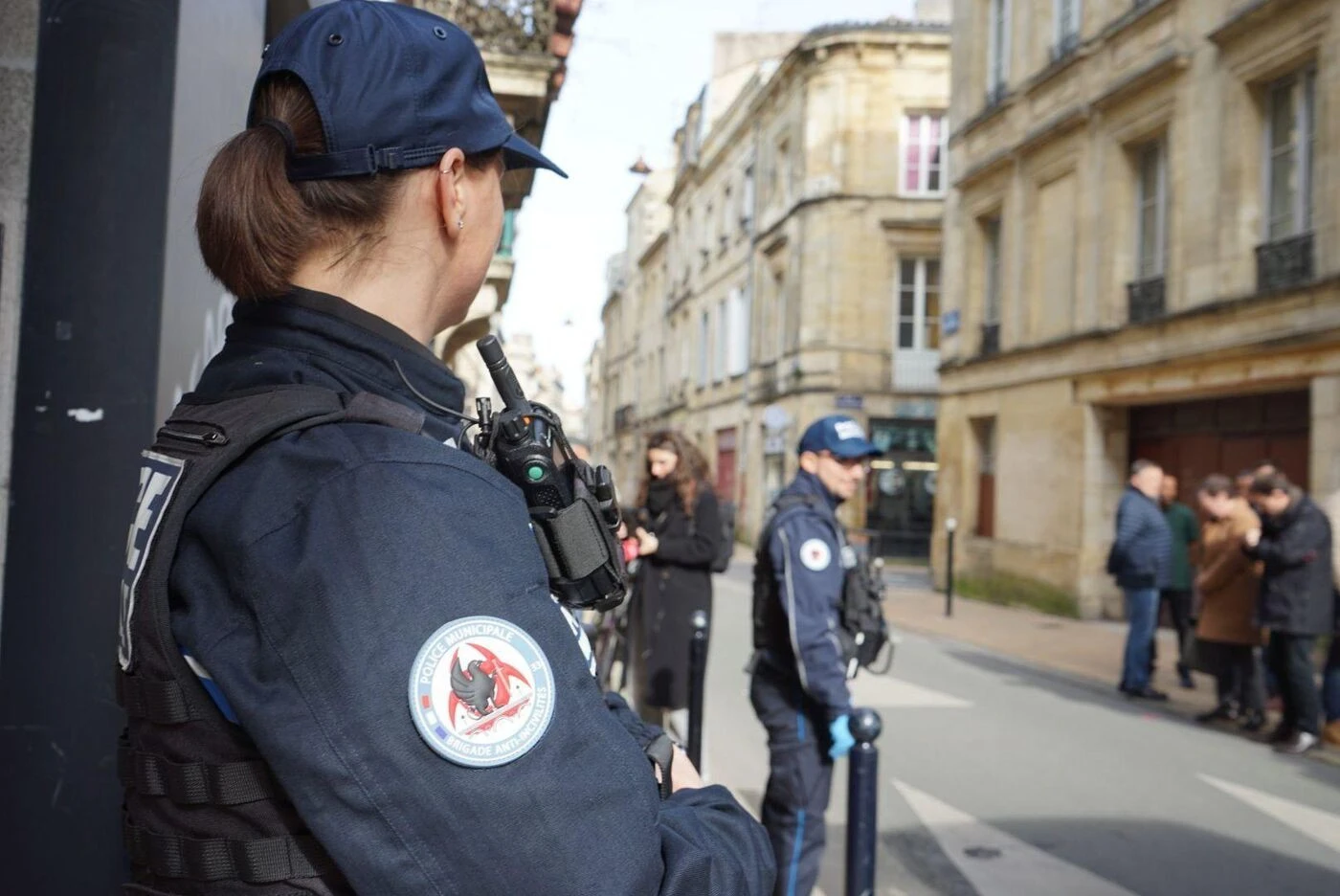 Des cambrioleurs font semblant de dormir pour tenter d’échapper à la police