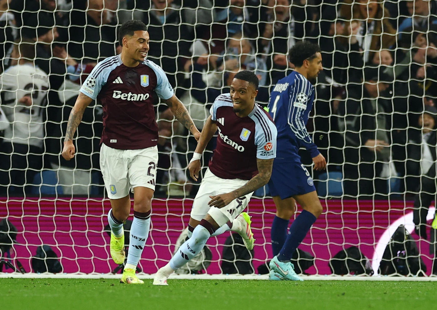 Aston Villa-PSG : en vidéo, le but des Villans qui a plongé Paris dans le doute