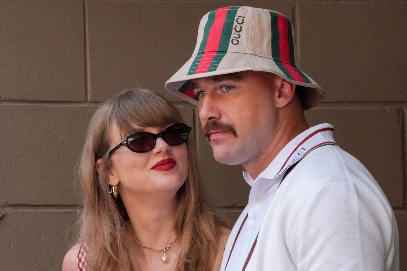 Taylor Swift fiancée à Travis Kelce : combien coûte sa bague de fiançailles ?