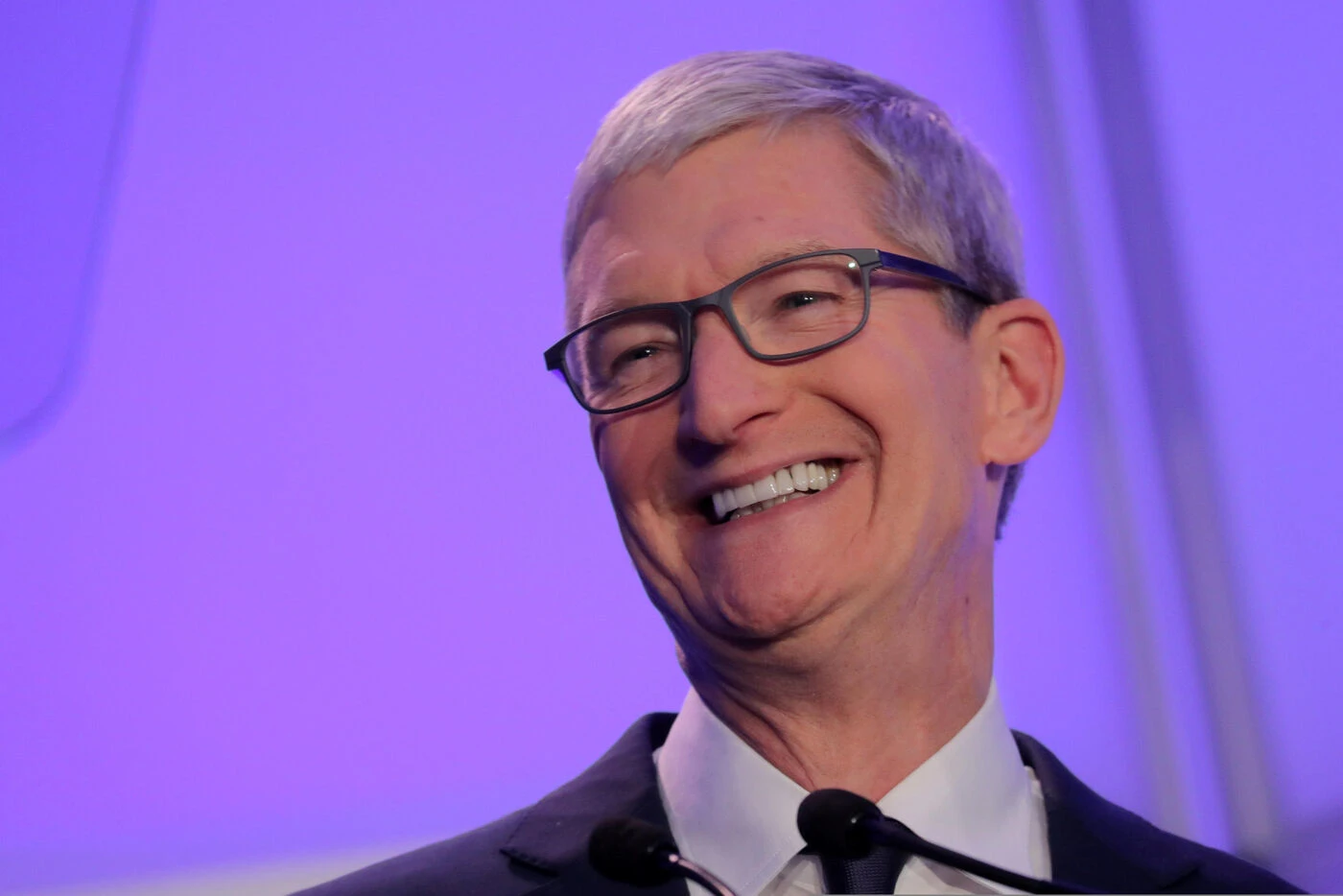 Succès de l’iPhone et des services en ligne, retard sur l’intelligence artificielle : le bilan contrasté de Tim Cook