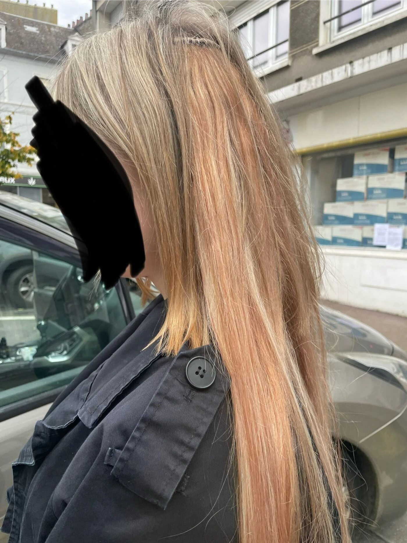 « 260 euros pour cette horreur » : cette mère de famille va porter plainte contre la coiffeuse qui a posé des extensions à sa fille