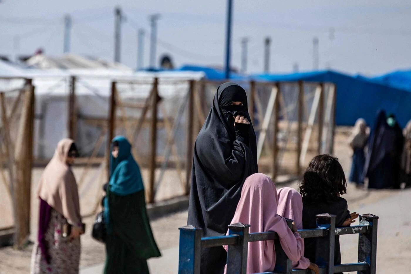 Au procès de trois revenantes de Syrie, la nièce des frères Clain présente ses « excuses » aux victimes de l’État islamique