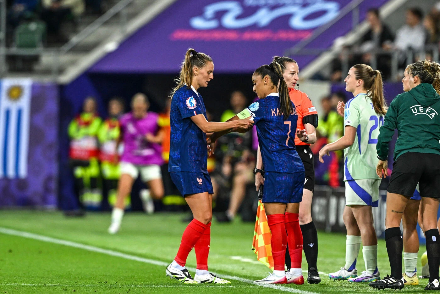 Euro 2025 : les Bleues vont « se concerter » au sujet du brassard LGBT+