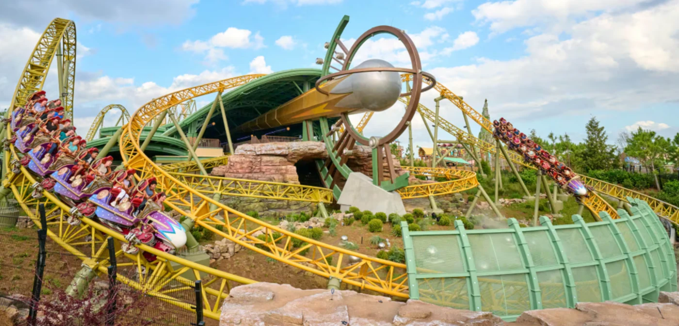 Un homme s’évanouit dans les montagnes russes d’un parc d’attraction à Orlando et meurt quelques heures plus tard à l’hôpital