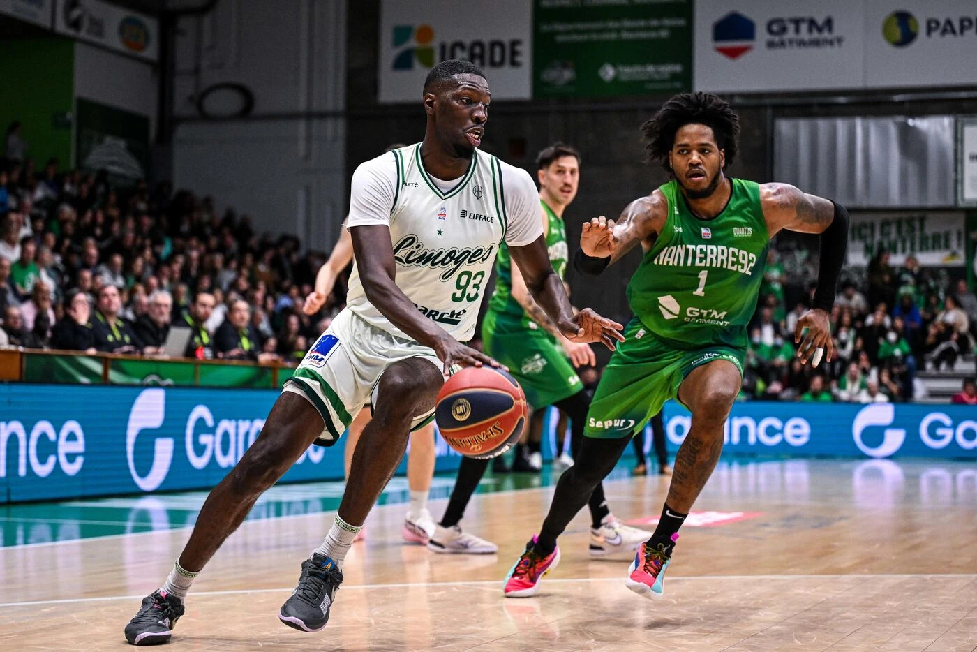 « Si vous croyez pouvoir fouiller dans mes affaires » : la colère des basketteurs de Limoges volés pendant l’entraînement