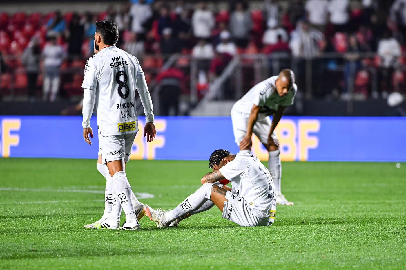 Football : Neymar en larmes après la plus large défaite de sa carrière, 6-0 contre Vasco de Gama
