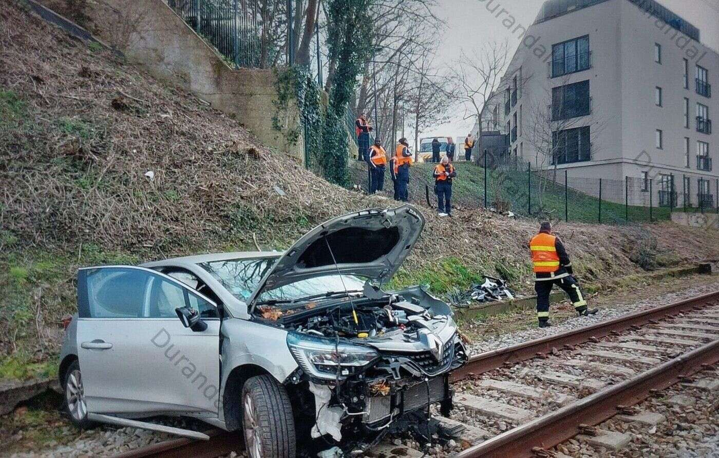 Yvelines : la mauvaise manœuvre du conducteur de 88 ans se finit sur les rails