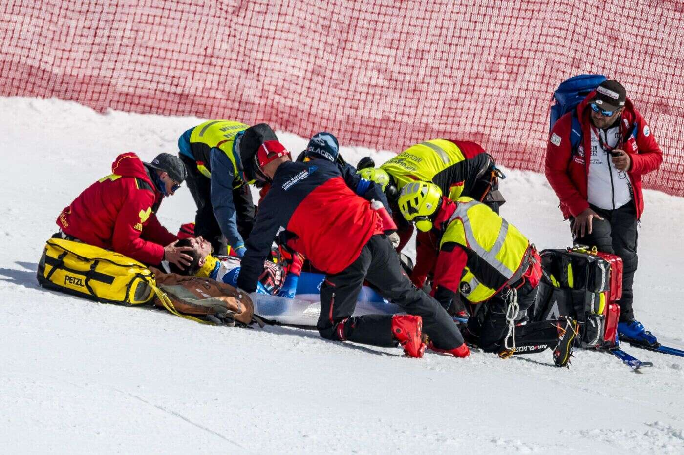 Ski alpin : inquiétude pour Nils Alphand héliporté après une lourde chute à l’entraînement en Suisse