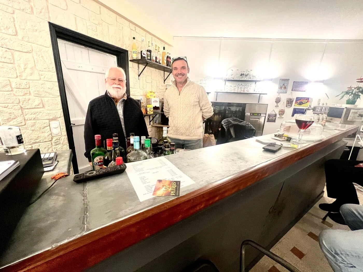 « Je suis heureux de relever ce défi » : après 44 ans d’attente, le café de ce village de l’Eure a rouvert ses portes