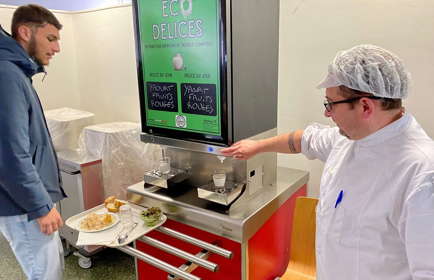 Le distributeur Eco délices chasse les pots en plastique des cantines