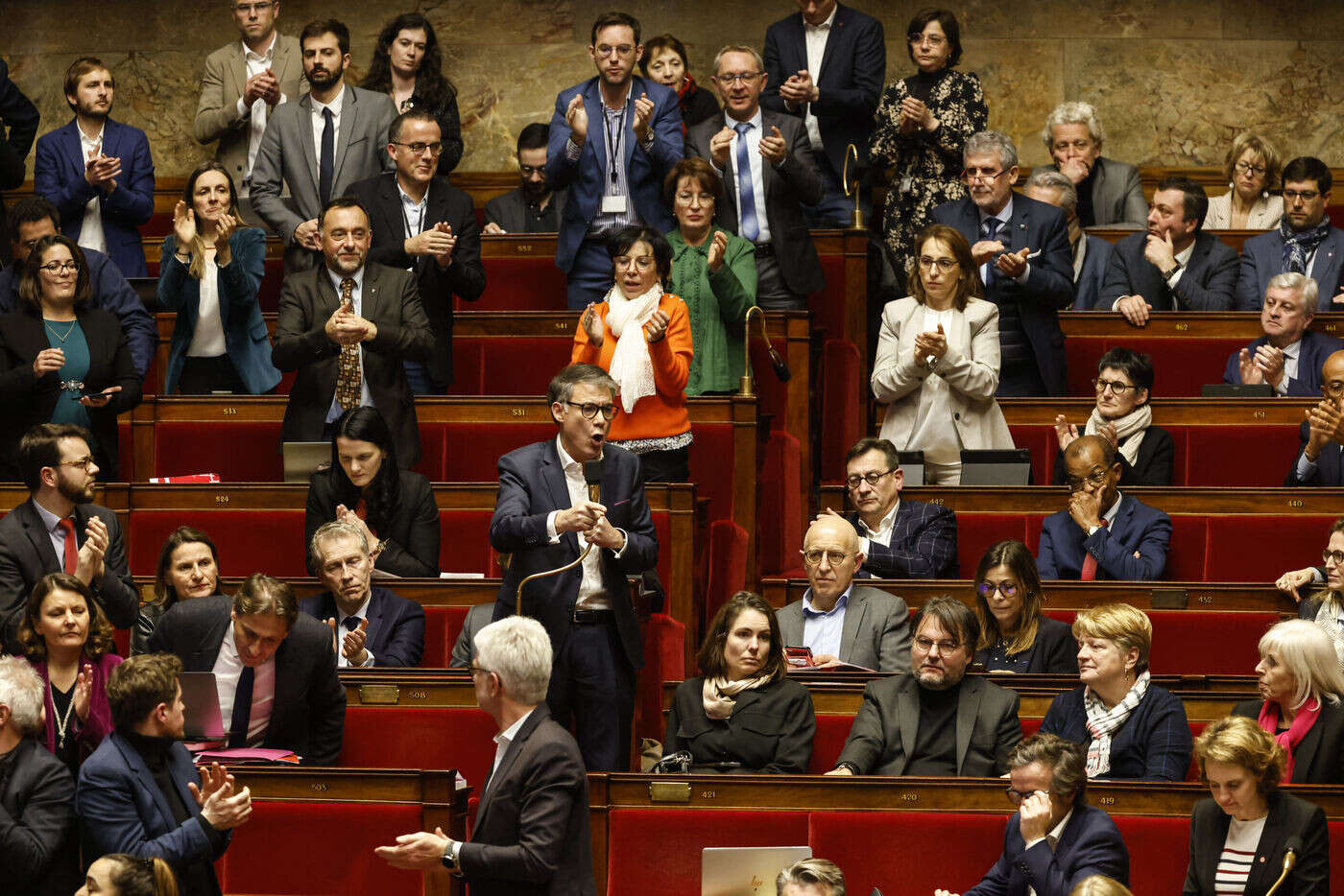 Risque d’isolement, avancées « insuffisantes »… Ces huit députés socialistes qui ont voté la censure contre François Bayrou