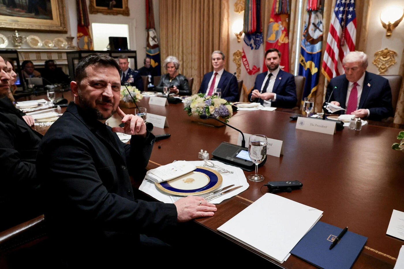 « Les États-Unis ne souhaitent pas d’escalade » : Donald Trump temporise sur les missiles Tomahawk face à Volodymyr Zelensky