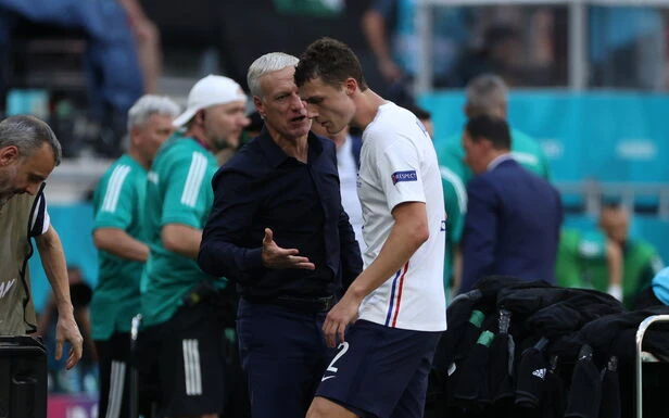 Hongrie-France : Didier Deschamps reconnaît qu’il «aurait pu sortir» Benjamin Pavard après sa violente chute