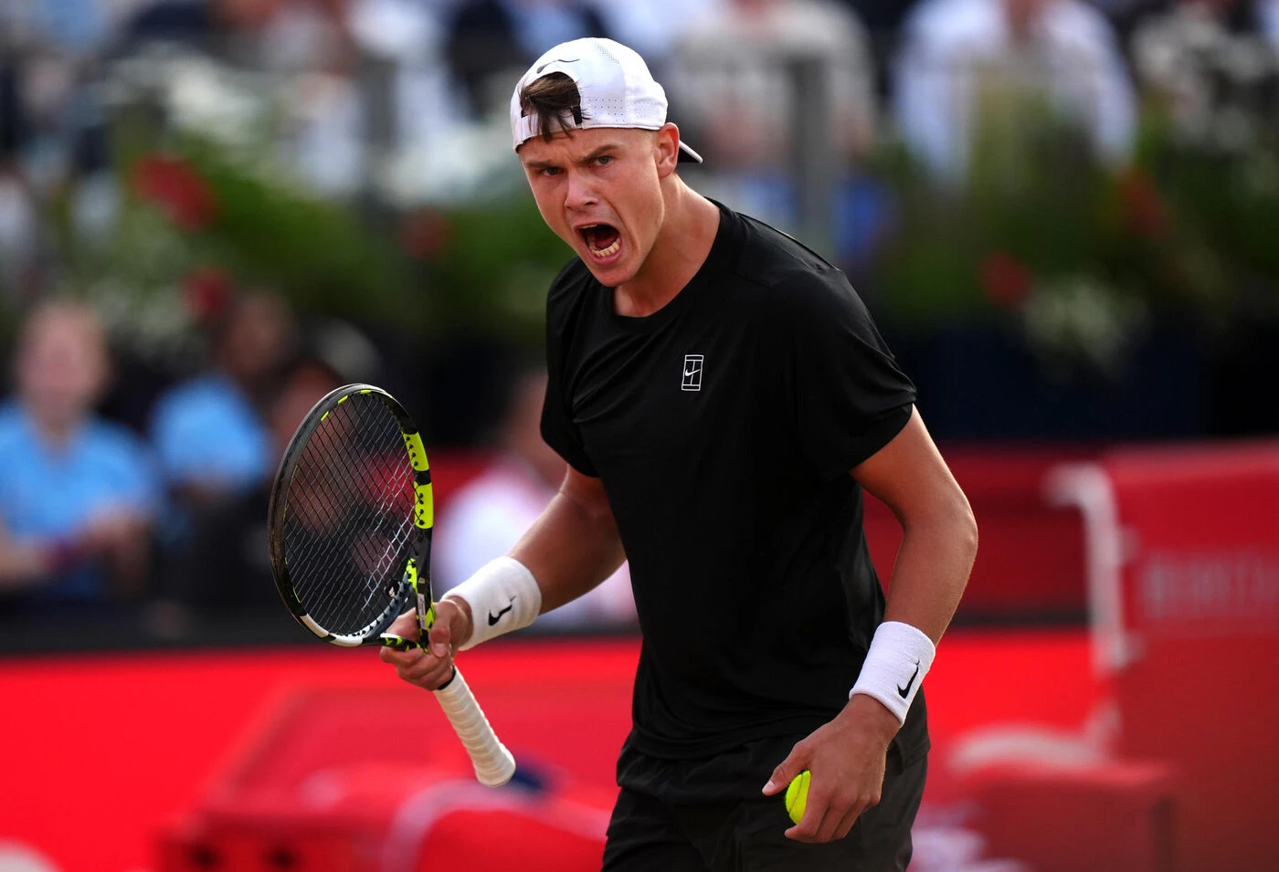 Tennis : une raquette cassée pour 6000 euros… Les petits profits du bouillant Holger Rune