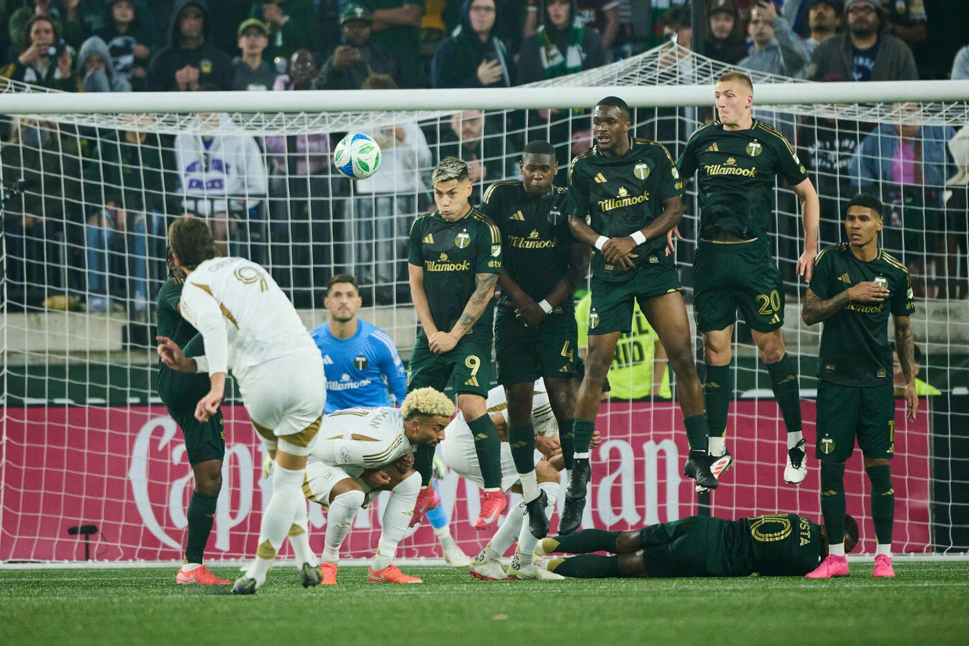 Football : la vidéo du premier but d’Olivier Giroud en MLS avec Los Angeles, sur un sublime coup franc