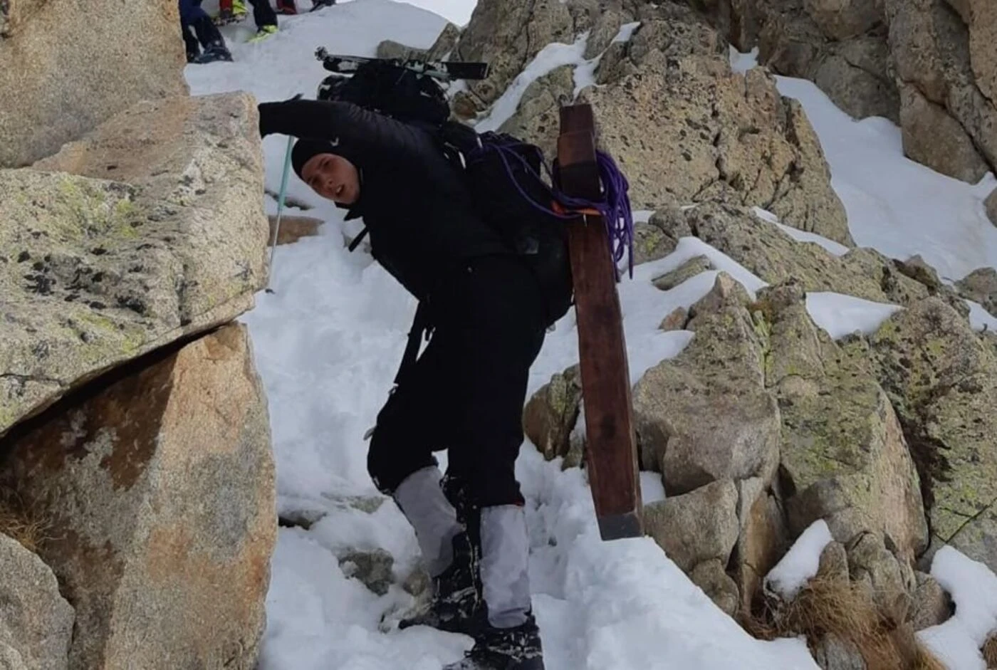 Un jeune Occitan de 18 ans porte sa croix… jusqu’au plus haut sommet des Pyrénées