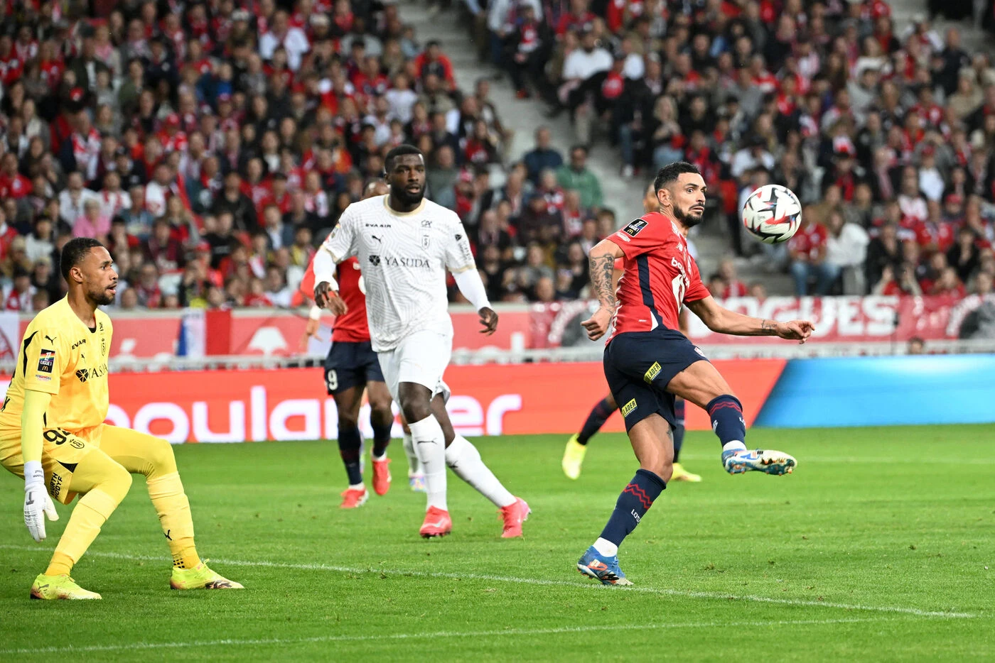 Ligue 1 : la vidéo du but plein de culot en aile de pigeon de Rémy Cabella pour sa dernière avec Lille
