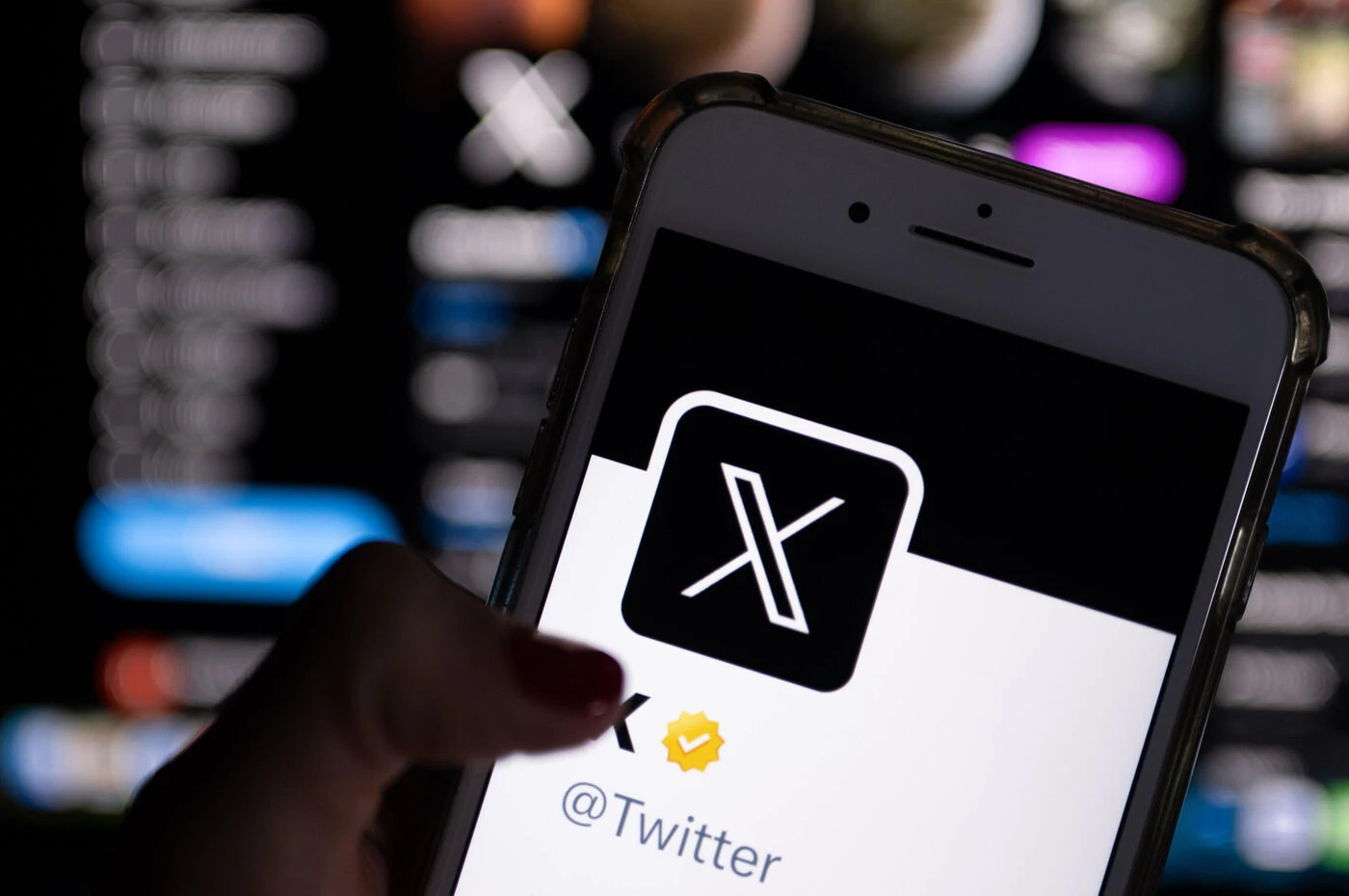Ingérence étrangère : une enquête ouverte en France contre X, suspecté d’avoir biaisé son algorithme