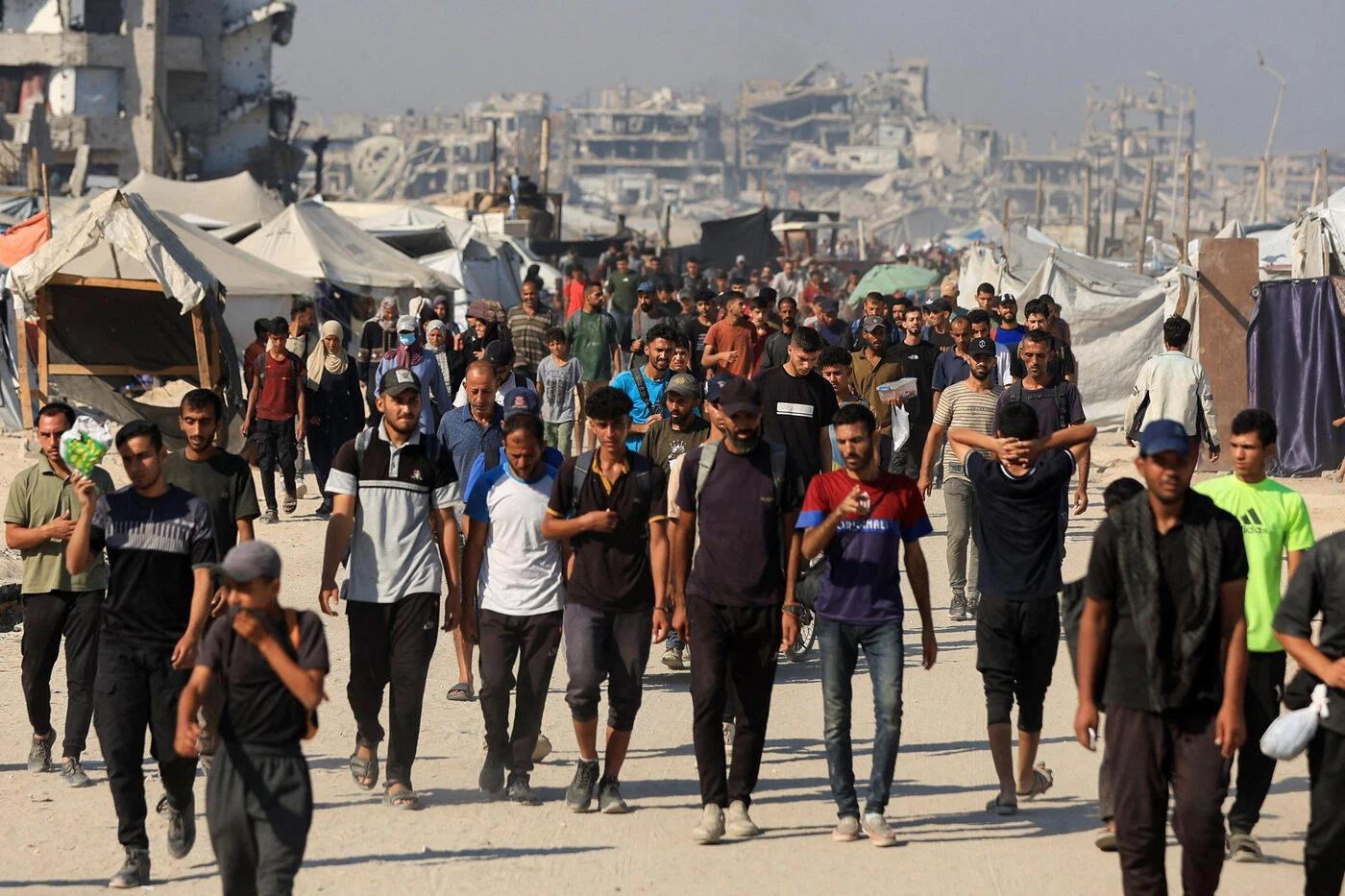 Gaza : des camions, chargés d’aide humanitaire, ont pénétré dans l’enclave, selon un média égyptien