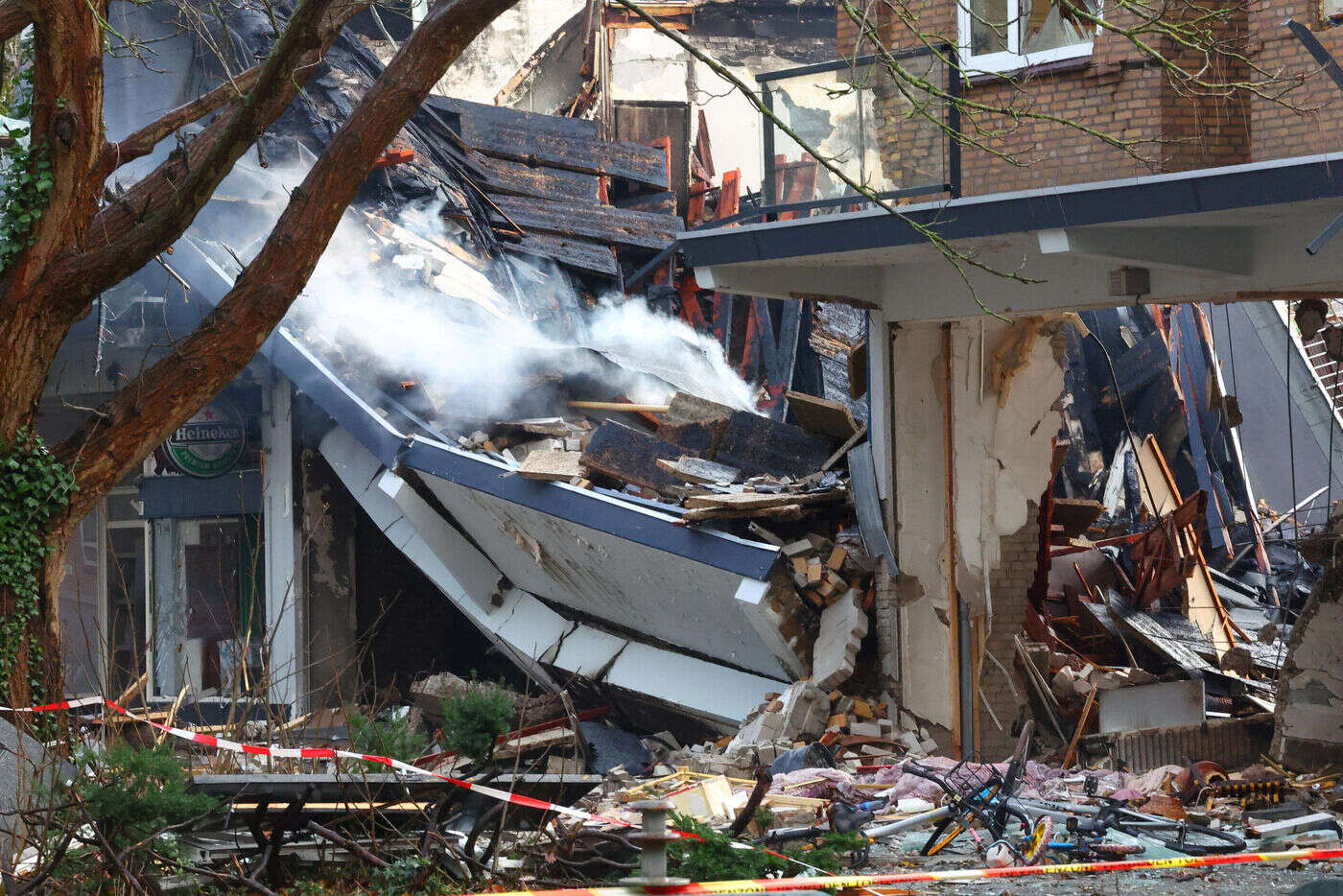 Explosion d’un immeuble à La Haye : une boutique de mariage était visée, annonce la police néerlandaise