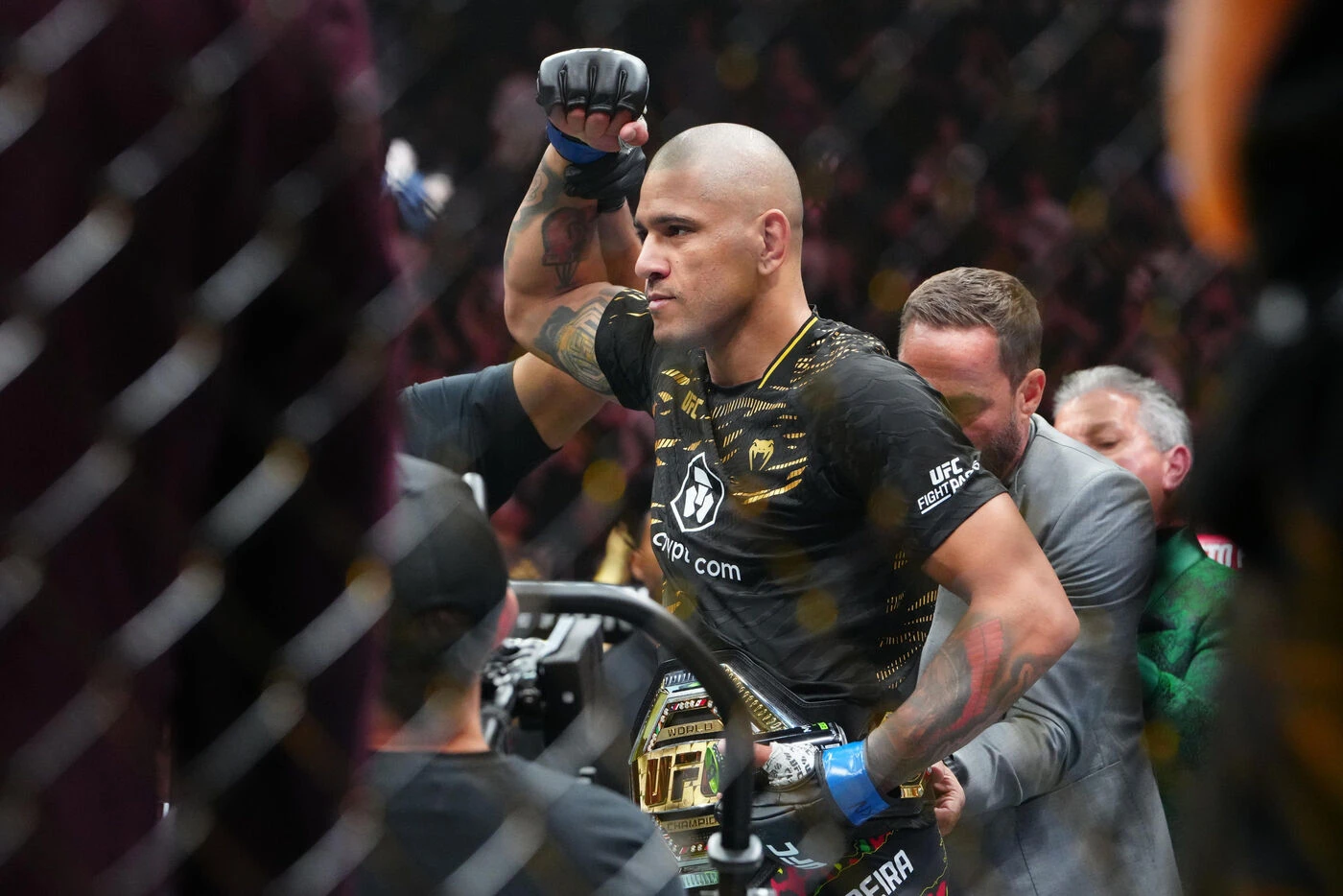 MMA : la vidéo du KO spectaculaire d’Alex Pereira face à Ankalaev, le Brésilien redevient champion du monde des -93kg