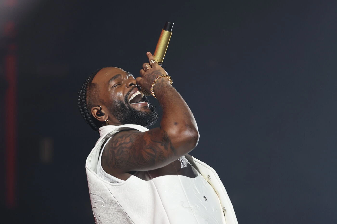 « Je me sens un peu perdu » : le chanteur Tayc annonce une pause dans sa carrière après un ultime concert