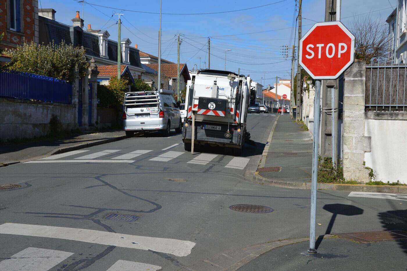 « C’est un fait, la vitesse a diminué » : à La Rochelle, la rue aux quatorze panneaux stop n’en conservera que dix !