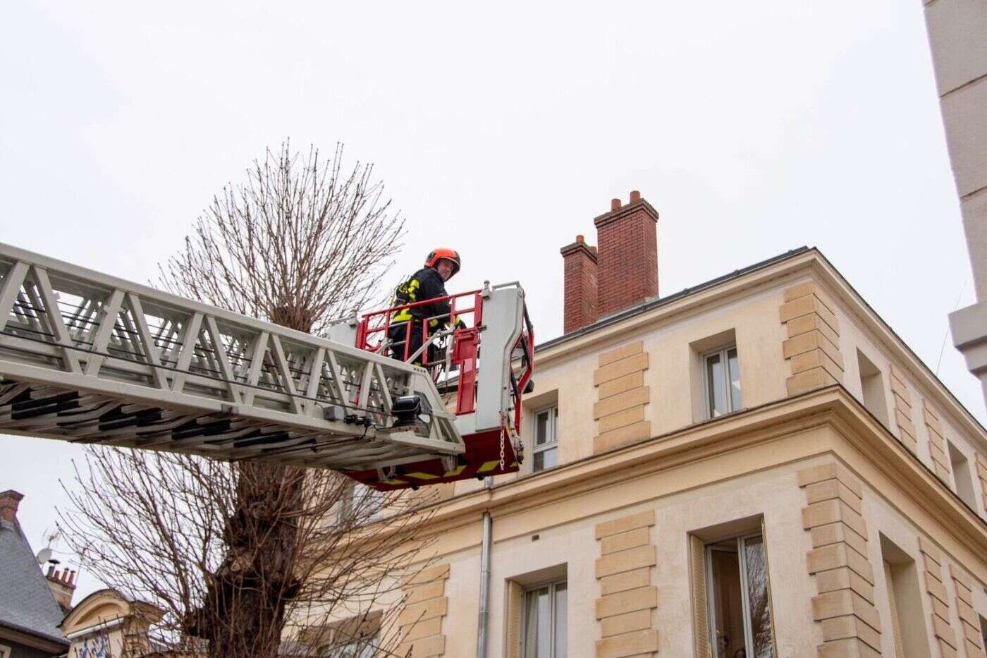 Melun : une mère et ses deux enfants en bas âge intoxiqués par un feu de poubelle de cuisine