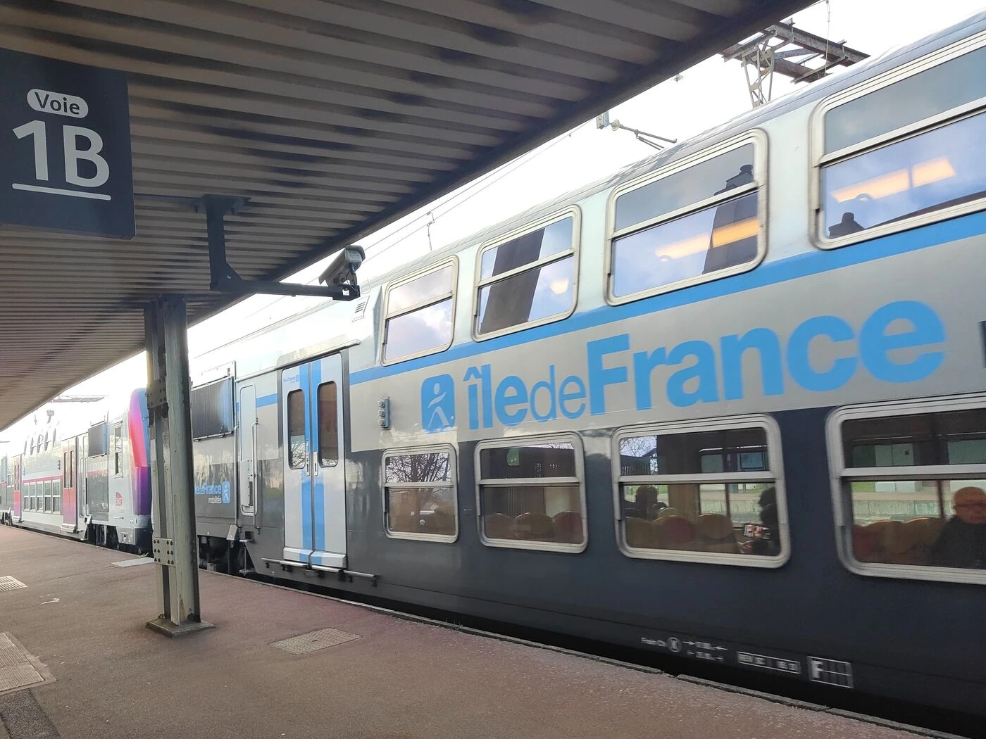 Il blesse deux voyageurs avec un cutter sur le quai du RER C, dans le Val-de-Marne