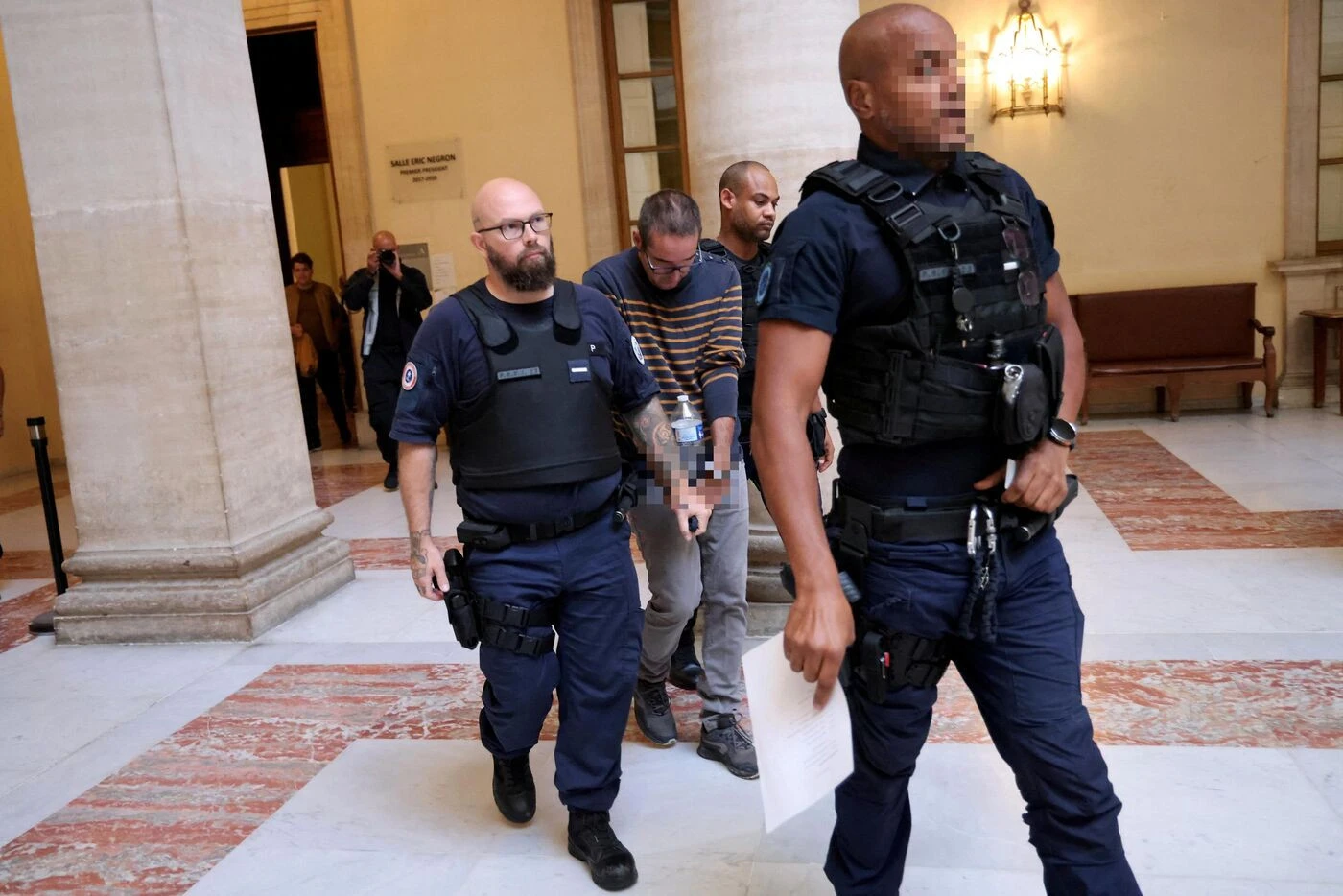 Jugé pour le viol d’enfants philippins, l’ex-policier de la brigade des mineurs de Marseille reconnaît sa culpabilité