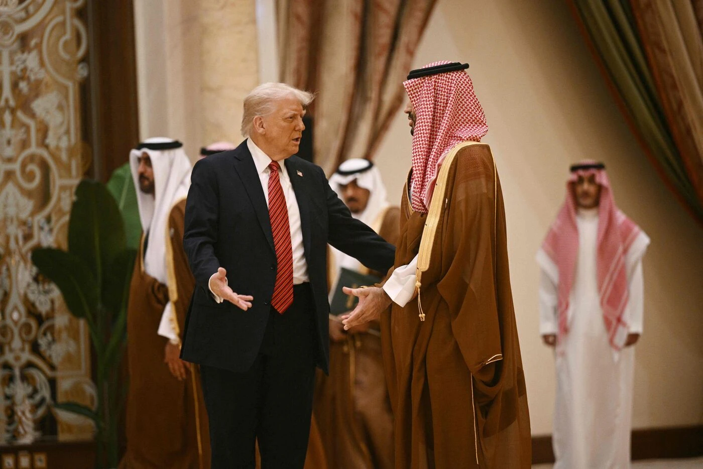 Donald Trump conclut son discours en Arabie saoudite avec le tube « Y.M.C.A. », hymne de la communauté gay