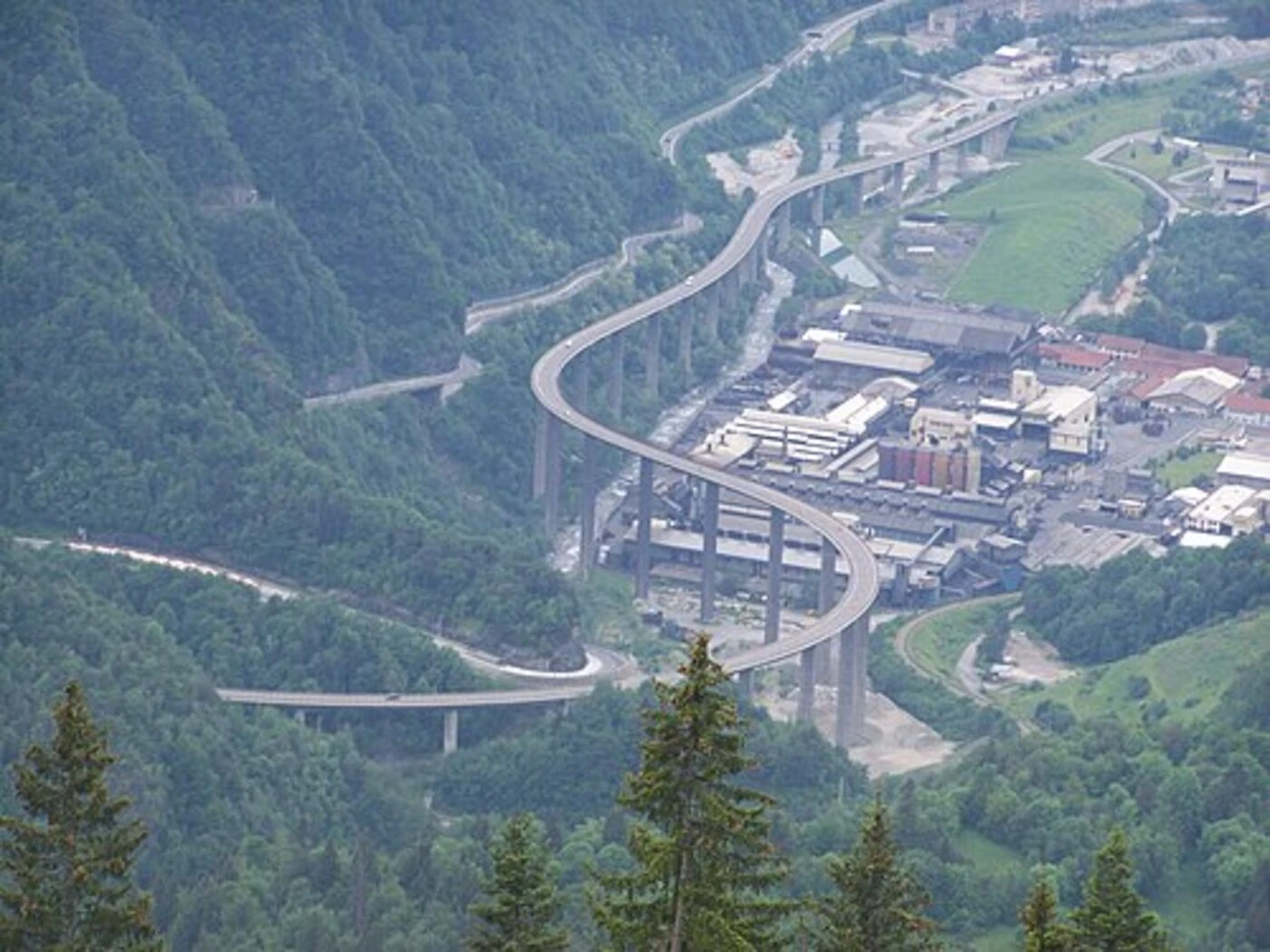 Haute-Savoie : un éboulement sur la RN 205 fait plusieurs victimes, la circulation coupée dans le sens Chamonix-Passy