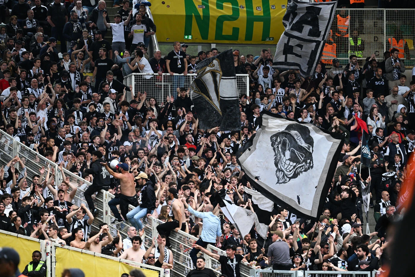 Nantes-Angers : une supportrice angevine de 15 ans agressée sexuellement lors du match, un homme interpellé