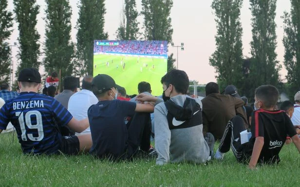 France-Allemagne : dans la fan-zone de Creil, « cela fait du bien de retrouver une ambiance conviviale »