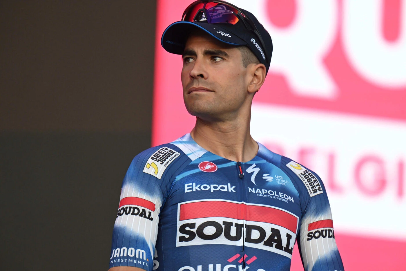 Tour d’Italie : les images de la terrible chute de Mikel Landa évacué sur civière