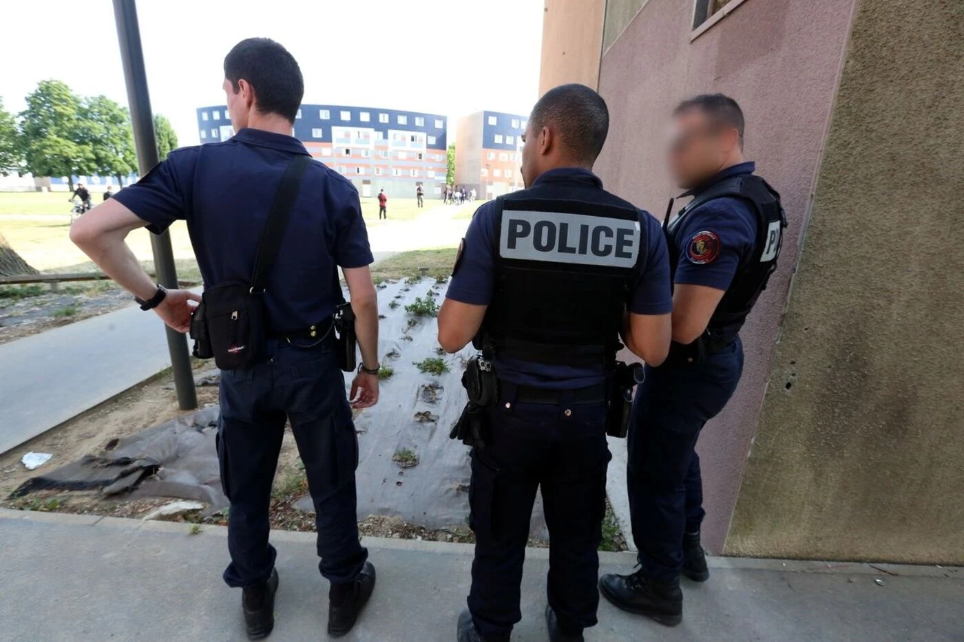 Grigny : un pilote de motocross projette son deux-roues sur un policier à la Grande Borne