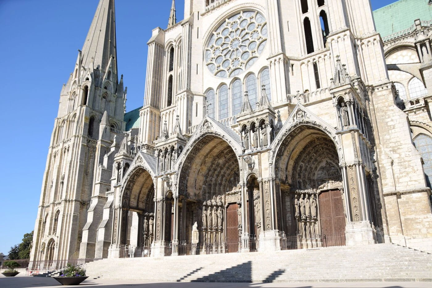 Les Amis de la cathédrale de Chartres font appel aux dons pour restaurer le portail sud, la dernière portion encore encrassée