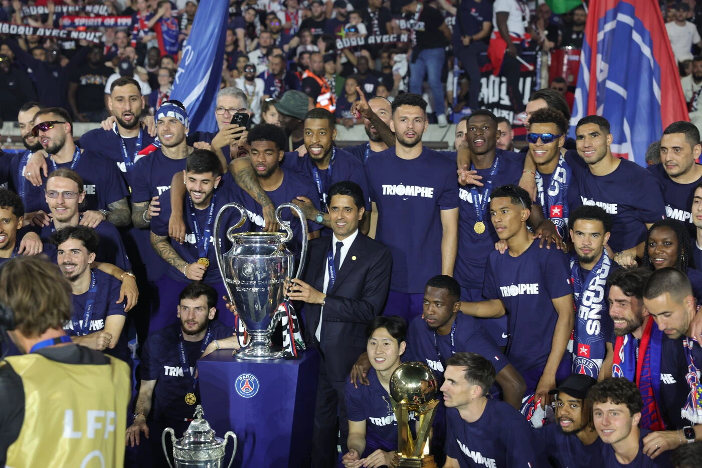 Le PSG champion d’Europe : Doué en rock-star, salto de Neves... Les images fortes de la fête au Parc des Princes